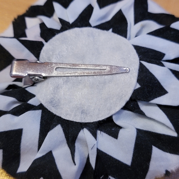 Floral Chevron Hairclip - Picture 5 of 5